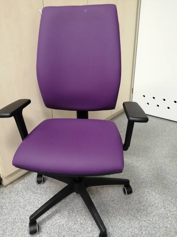 Fotel biurkowy ergonomiczny, zmywalny - 14 szt..